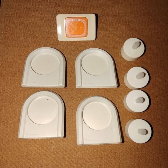 Night Light Covers & Plug-In Bases Lot - White Plastic Home Accessories - Picture 1 of 2